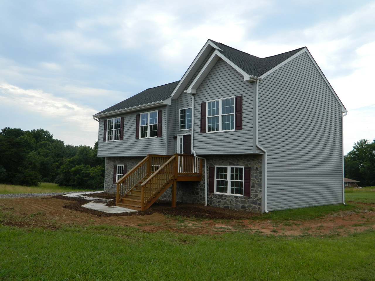 601 High Point Road Moneta, VA 24121 - Photo 1 of 25 side2