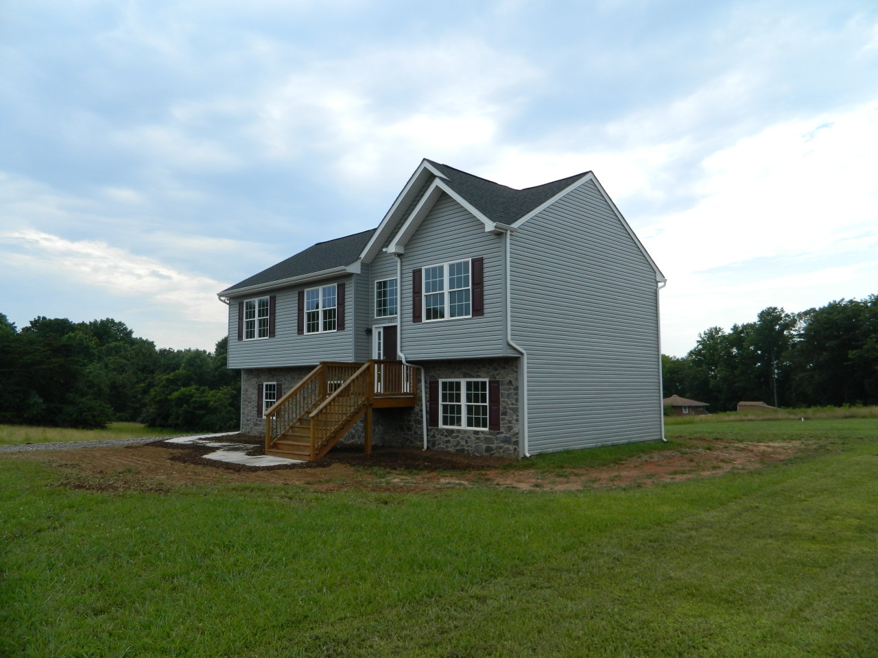 601 High Point Road Moneta, VA 24121 - Photo 4 of 25 side3