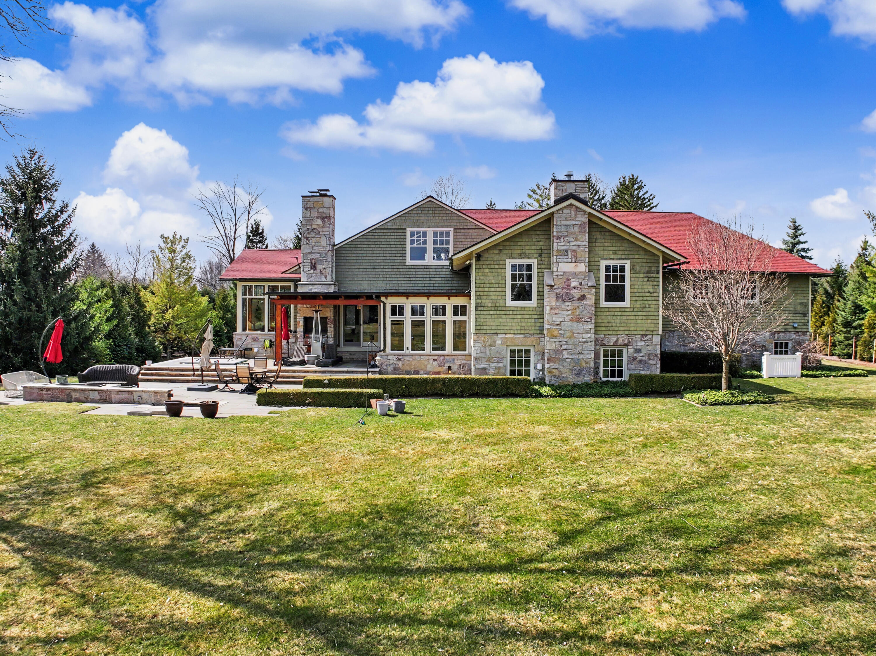 12138 North River Road Mequon, WI 53092 - Photo 3 of 5 DJI_20260330100517_0089_D