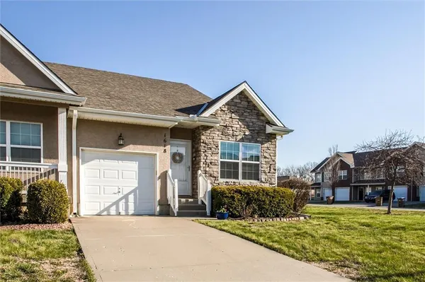 $219,000 | 1618 Ridgeway Drive, Raymore, MO 64083