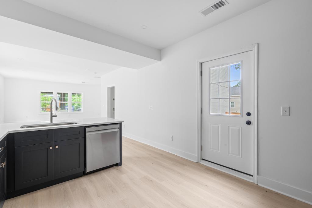 1046 Mayson Turner Road Northwest Atlanta, GA 30314 - Photo 15 of 53 Gallery Image 15