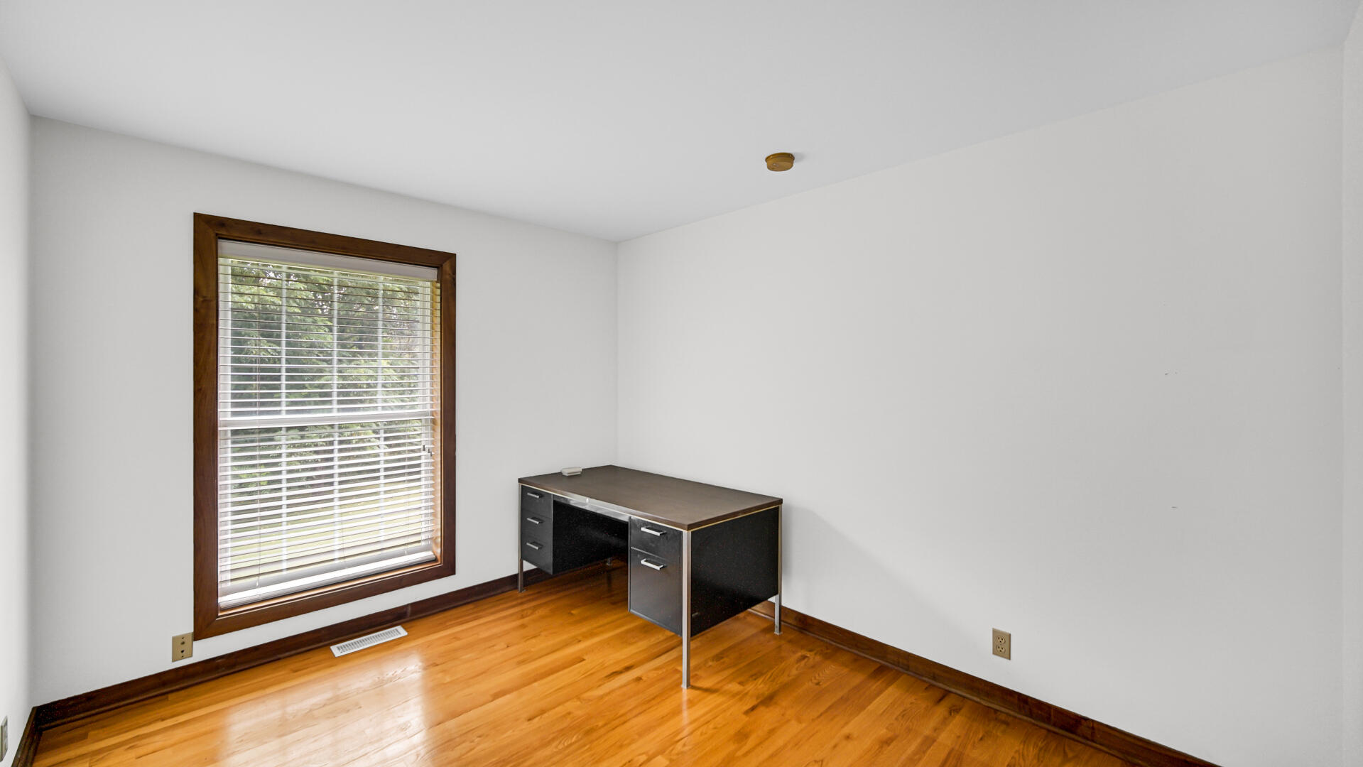 11339 West Snyder Road Westville, IN 46391 - Photo 13 of 27 a room with a window
