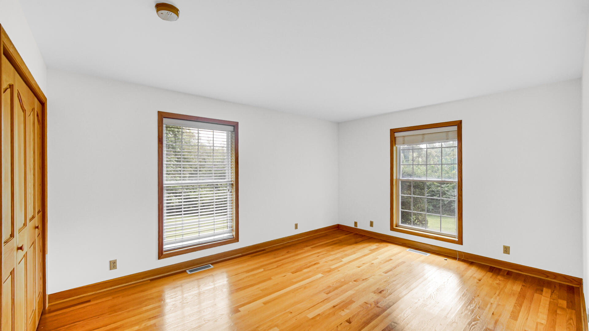 11339 West Snyder Road Westville, IN 46391 - Photo 14 of 27 an empty room with a window