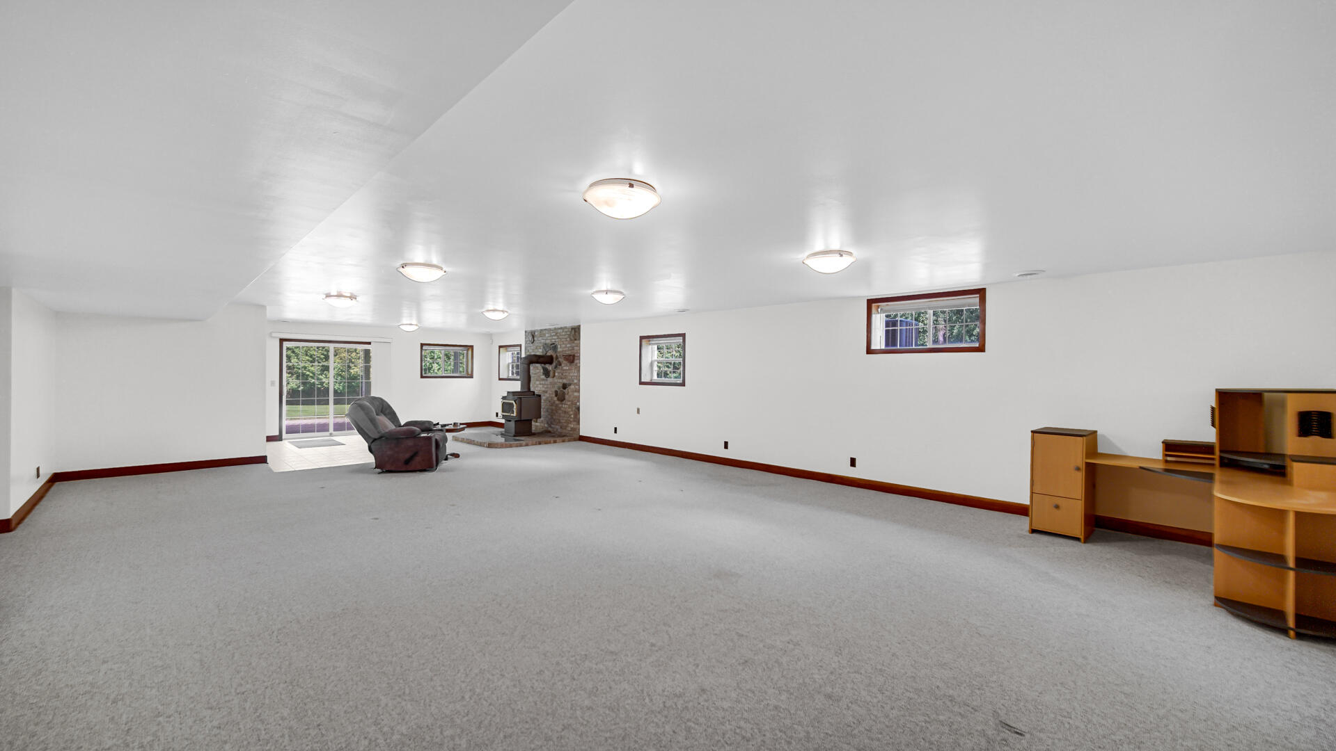 11339 West Snyder Road Westville, IN 46391 - Photo 23 of 27 a view of a livingroom with furniture and a workspace