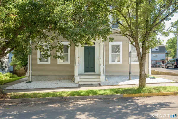 $2,100 | 163 College Street, Unit 2, Middletown, CT 06457