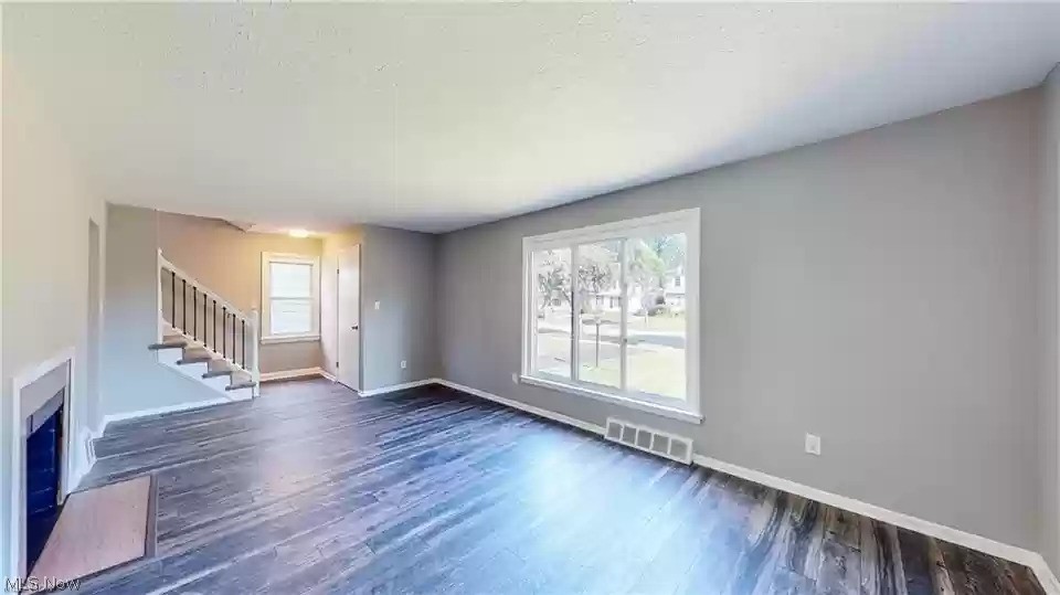 4062 Bayard Road Cleveland, OH 44121 - Photo 5 of 22
