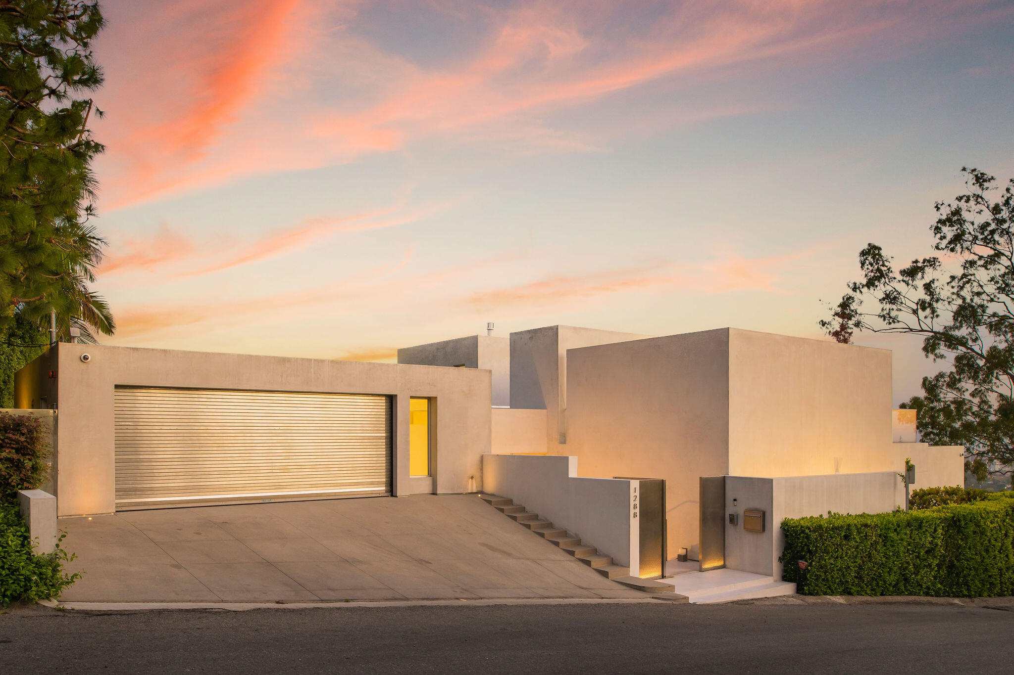 1288 Angelo Drive Beverly Hills, CA 90210 - Photo 33 of 33 a view of a building