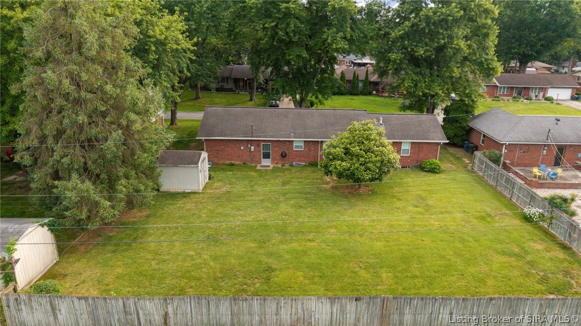 405 Hemlock Road Jeffersonville, IN 47130 - Photo 3 of 48
