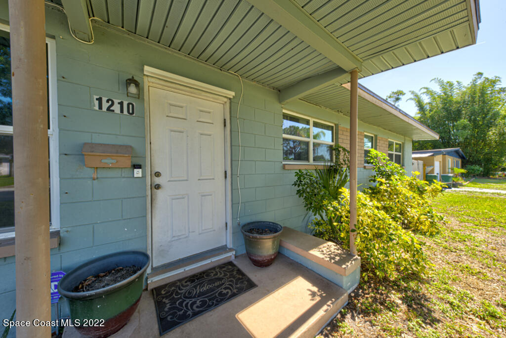 1210 Princeton Road Cocoa, FL 32922 - Photo 3 of 37 DSC_5165_6_7_8_9