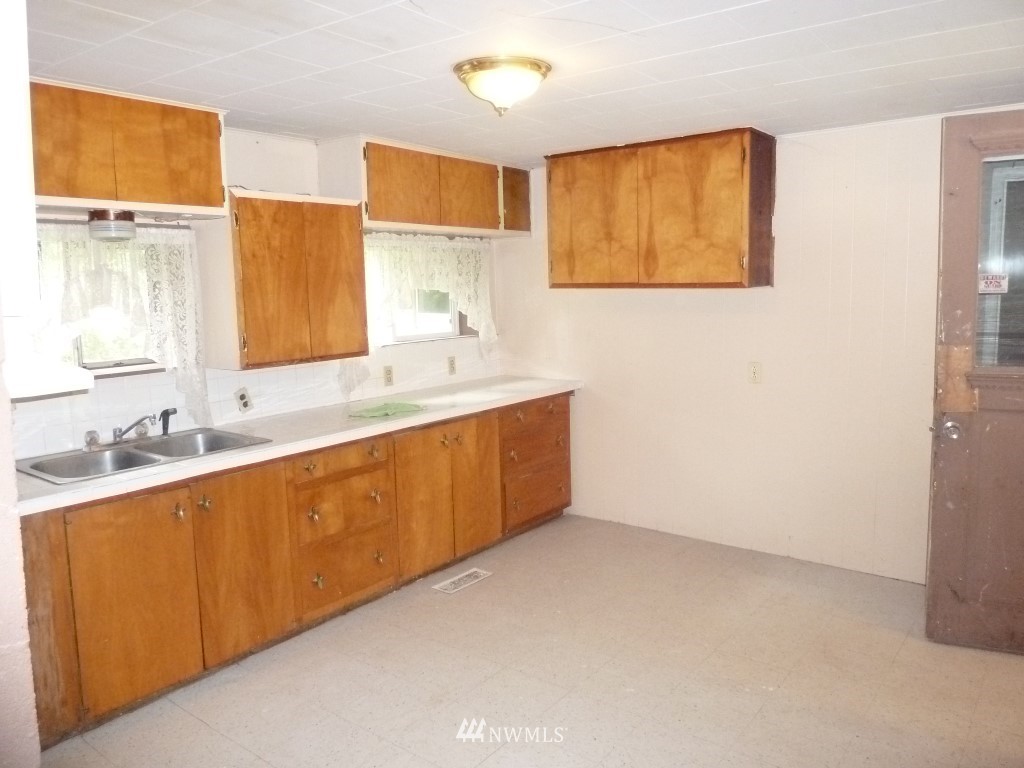 683 Jorgensen Road Onalaska, WA 98570 - Photo 4 of 19 Gallery Image 4