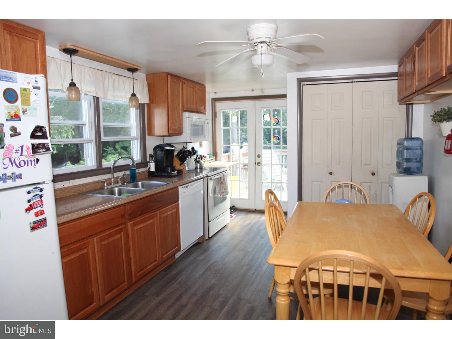 407 Junction Road Berlin, NJ 08009 - Photo 9 of 16 Kitchen