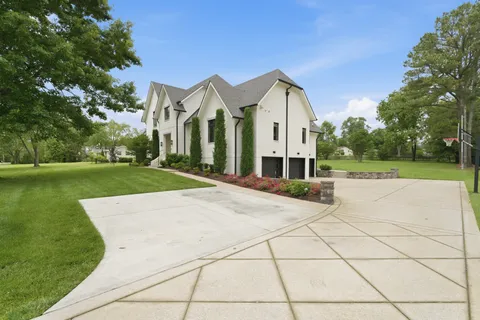 $3,395,000 | 5108 Seward Road, Brentwood, TN 37027