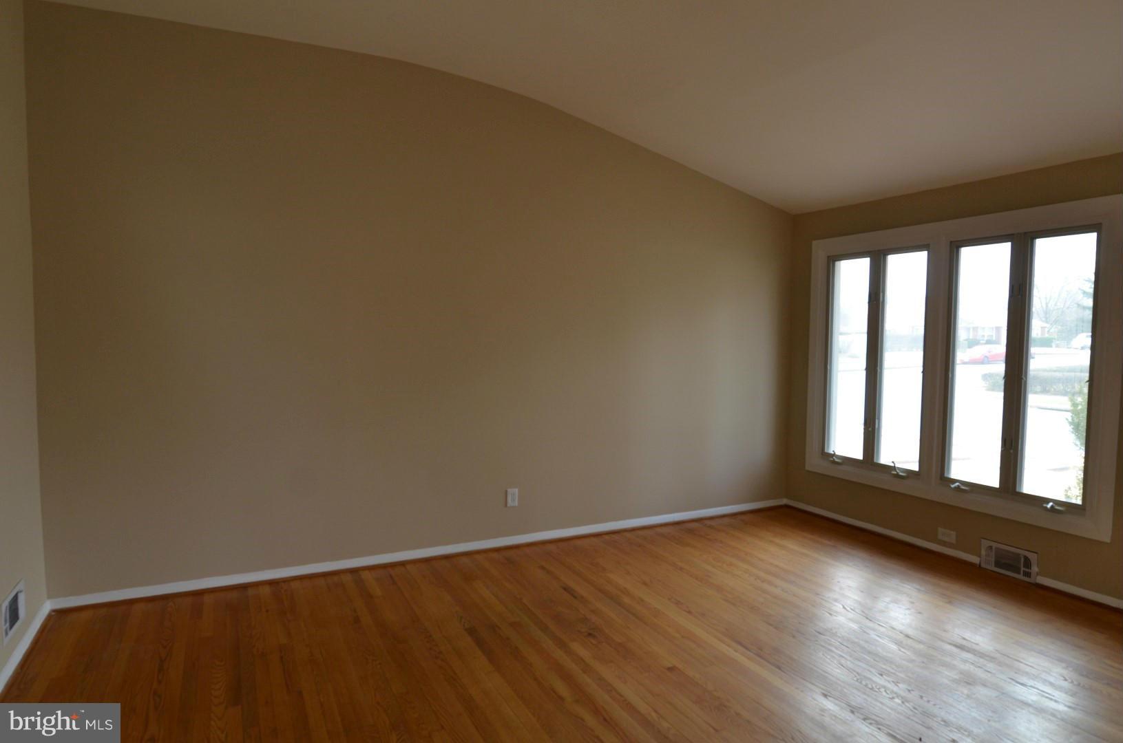 3317 Fieldview Road Gwynn Oak, MD 21207 - Photo 9 of 17 Living Room