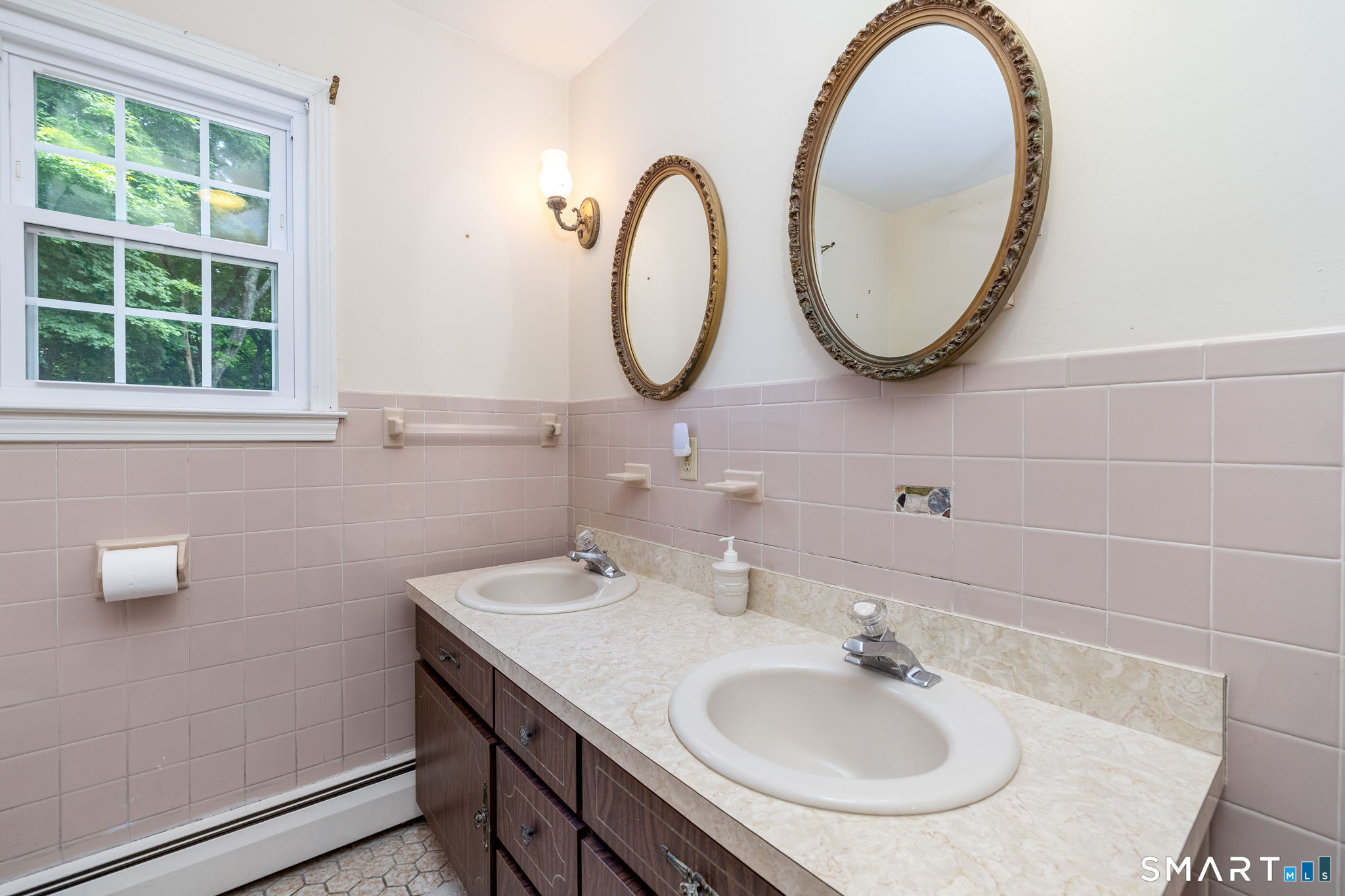 33 Hurds Hill Road Woodbury, CT 06798 - Photo 32 of 40 Upper Full Bath Dbl Vanity