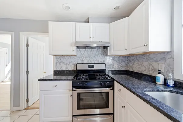 $3,300 | 12 Kilby Street, Unit 3L, Somerville, MA 02143