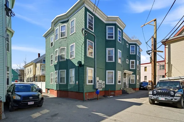 $3,300 | 12 Kilby Street, Unit 3L, Somerville, MA 02143