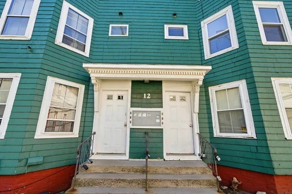 $3,300 | 12 Kilby Street, Unit 3L, Somerville, MA 02143
