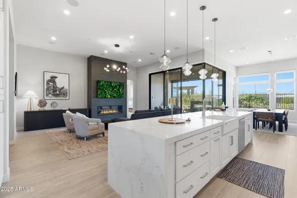 a large kitchen with kitchen island a large island in it