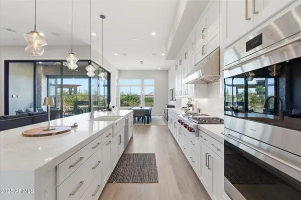 a large kitchen with kitchen island a large island in it