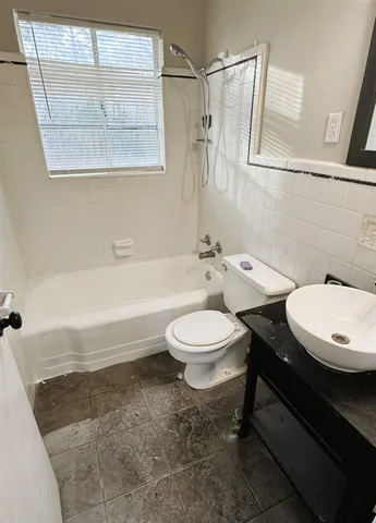 $1,688 | 1331 Colonial Road, Memphis, TN 38117