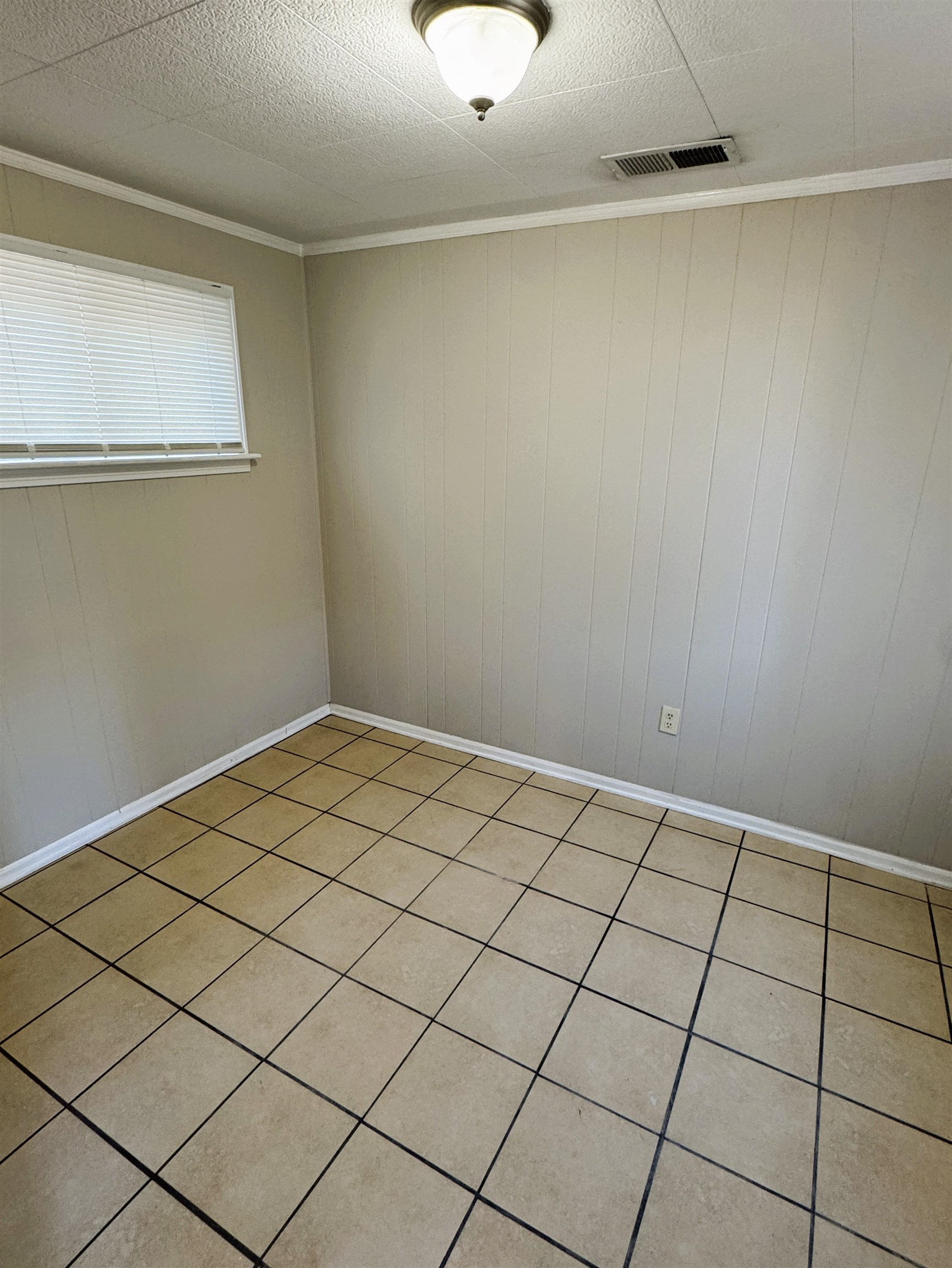 1331 Colonial Road Memphis, TN 38117 - Photo 5 of 18 a view of a room