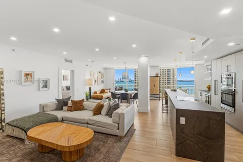 $1,295,000 | 888 Brickell Key Drive, Unit 1207, Miami, FL 33131