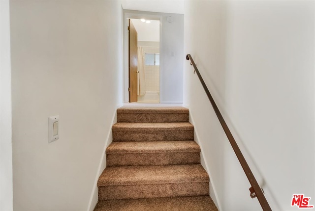 23715 Valley View Road Calabasas, CA 91302 - Photo 11 of 42