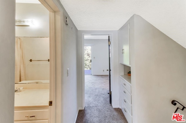 23715 Valley View Road Calabasas, CA 91302 - Photo 12 of 42