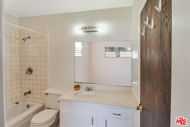 23715 Valley View Road Calabasas, CA 91302 - Photo 16 of 42