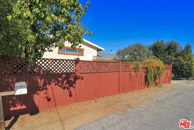 23715 Valley View Road Calabasas, CA 91302 - Photo 4 of 42