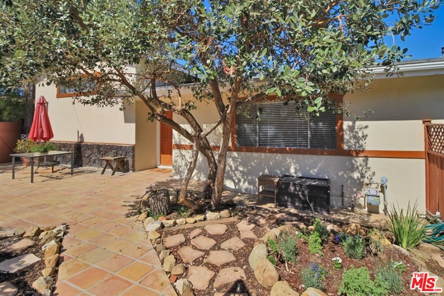 23715 Valley View Road Calabasas, CA 91302 - Photo 5 of 42
