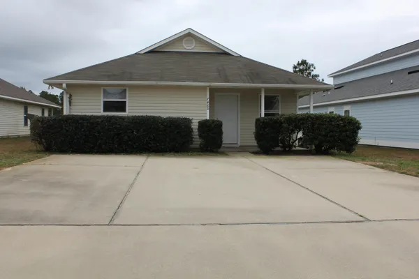 $1,270 | 7465 Harvest Village Court, Navarre, FL 32566
