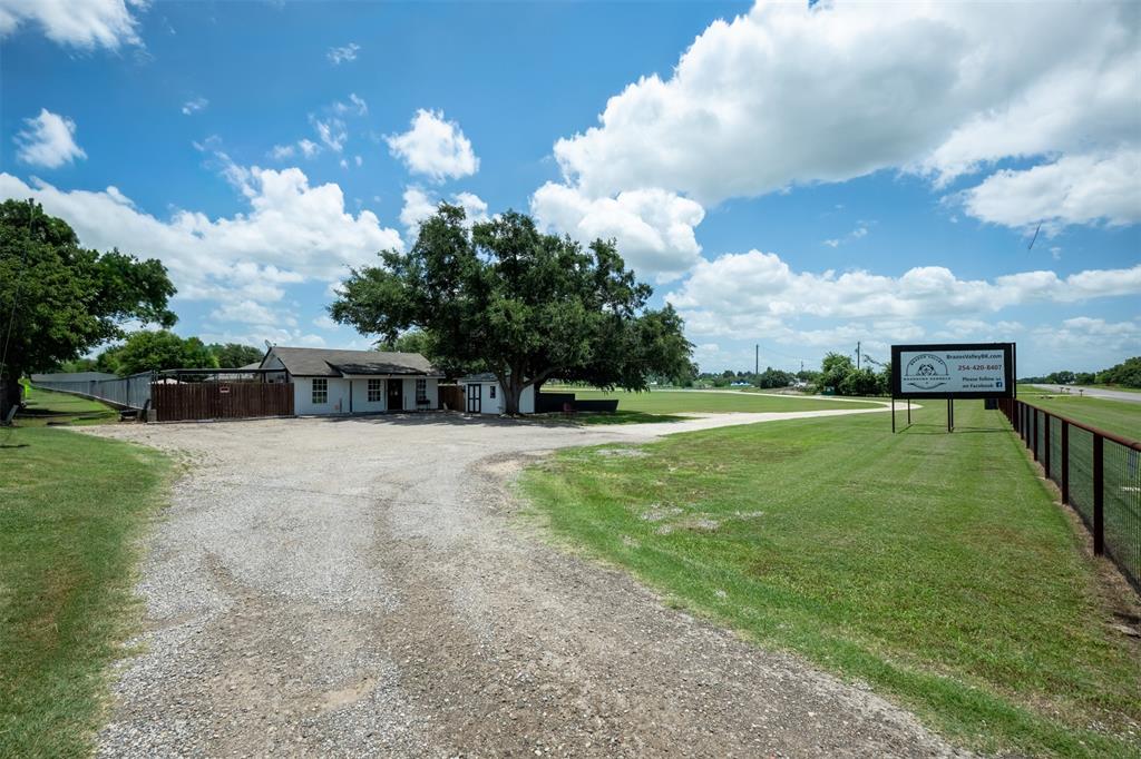 5327 Old Lorena Road Lorena, TX 76655 - Photo 3 of 34