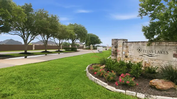 $570,000 | 7419 Lake Ivie, Needville, TX 77461