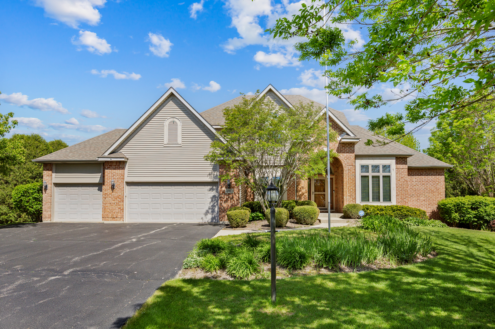 10902 Red Hawk Lane Spring Grove, IL 60071 - Photo 2 of 27 Gallery Image 2