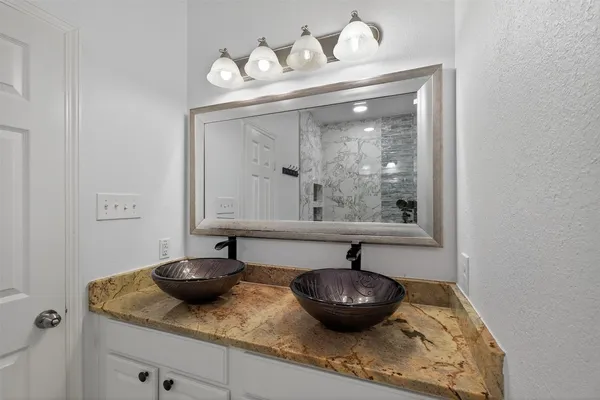 $2,600 | 1314 Glenwood Canyon Lane, Houston, TX 77077