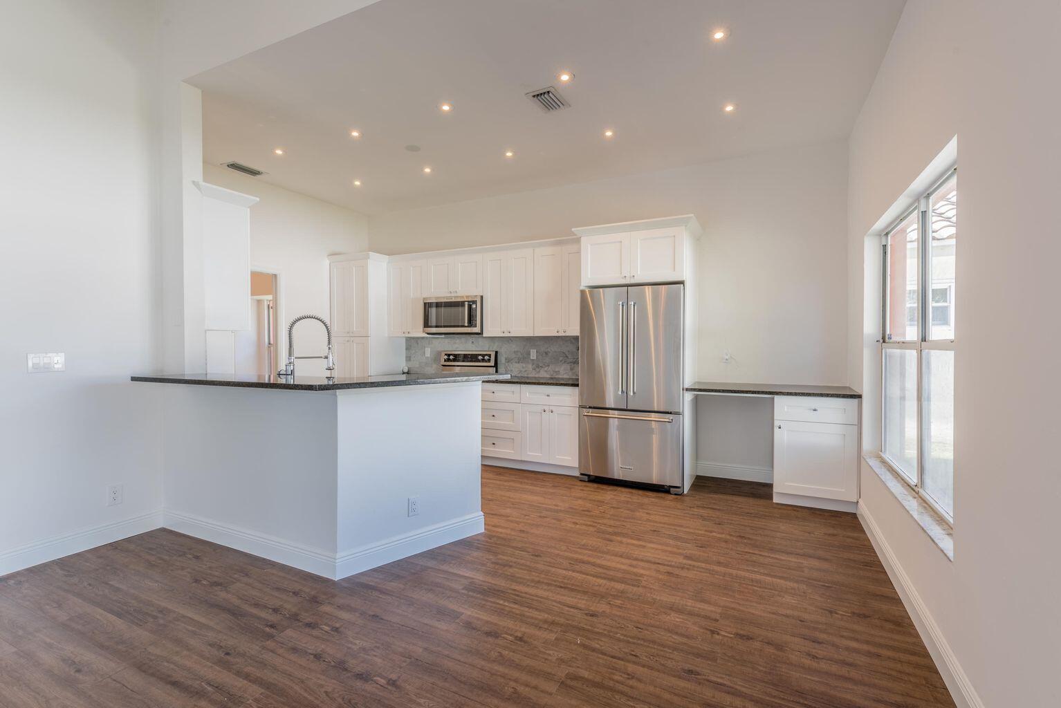 1255 Southwest 18th Street Boca Raton, FL 33486 - Photo 4 of 15 20190104224841879316000000-o