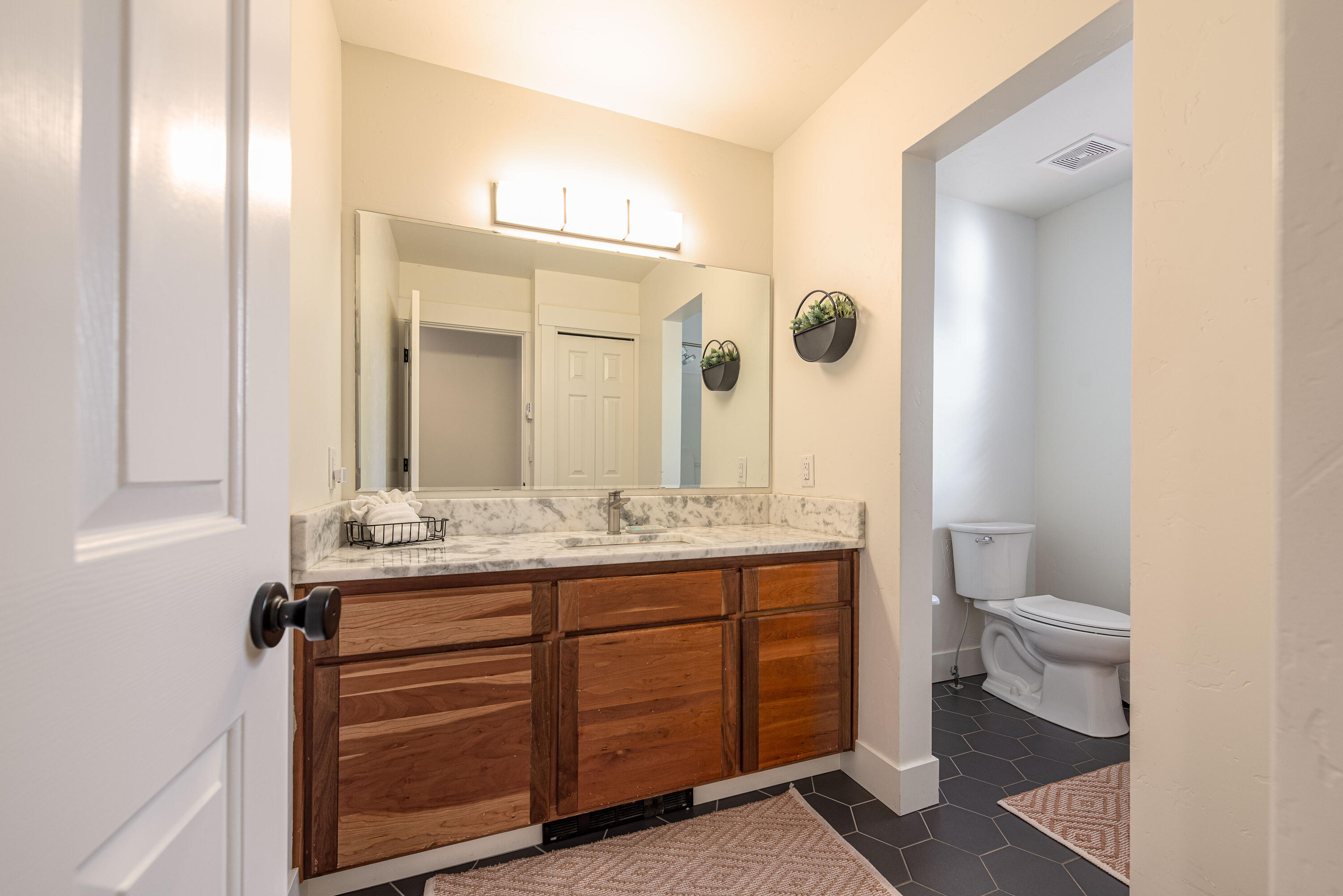 544 Apollo Road Prineville, OR 97754 - Photo 48 of 51 upstairs guest bath