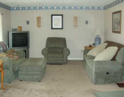 1036 Valley Road New Castle, PA 16105 - Photo 4 of 5 Living Room.