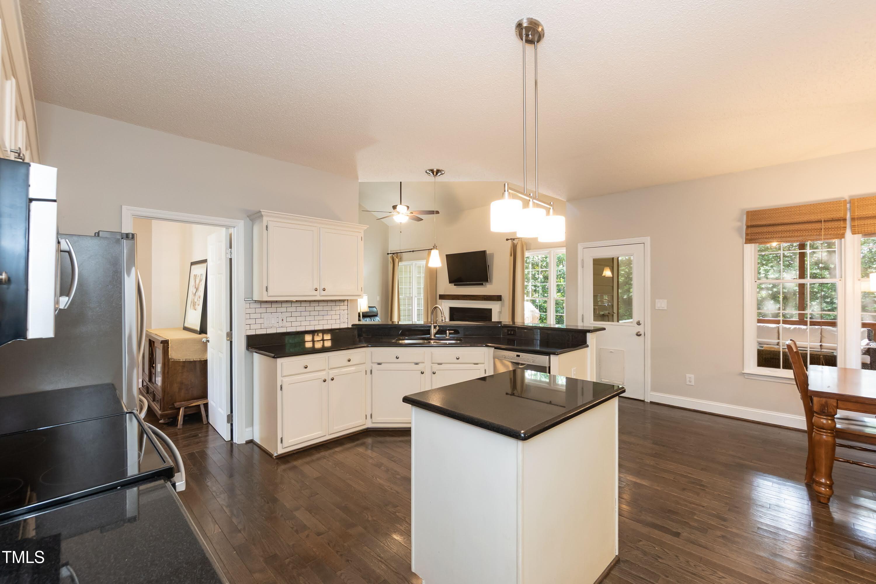 5609 Barham Court Raleigh, NC 27613 - Photo 11 of 40 Kitchen 04