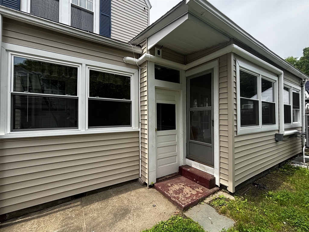 127 Melha Avenue Springfield, MA 01104 - Photo 8 of 41