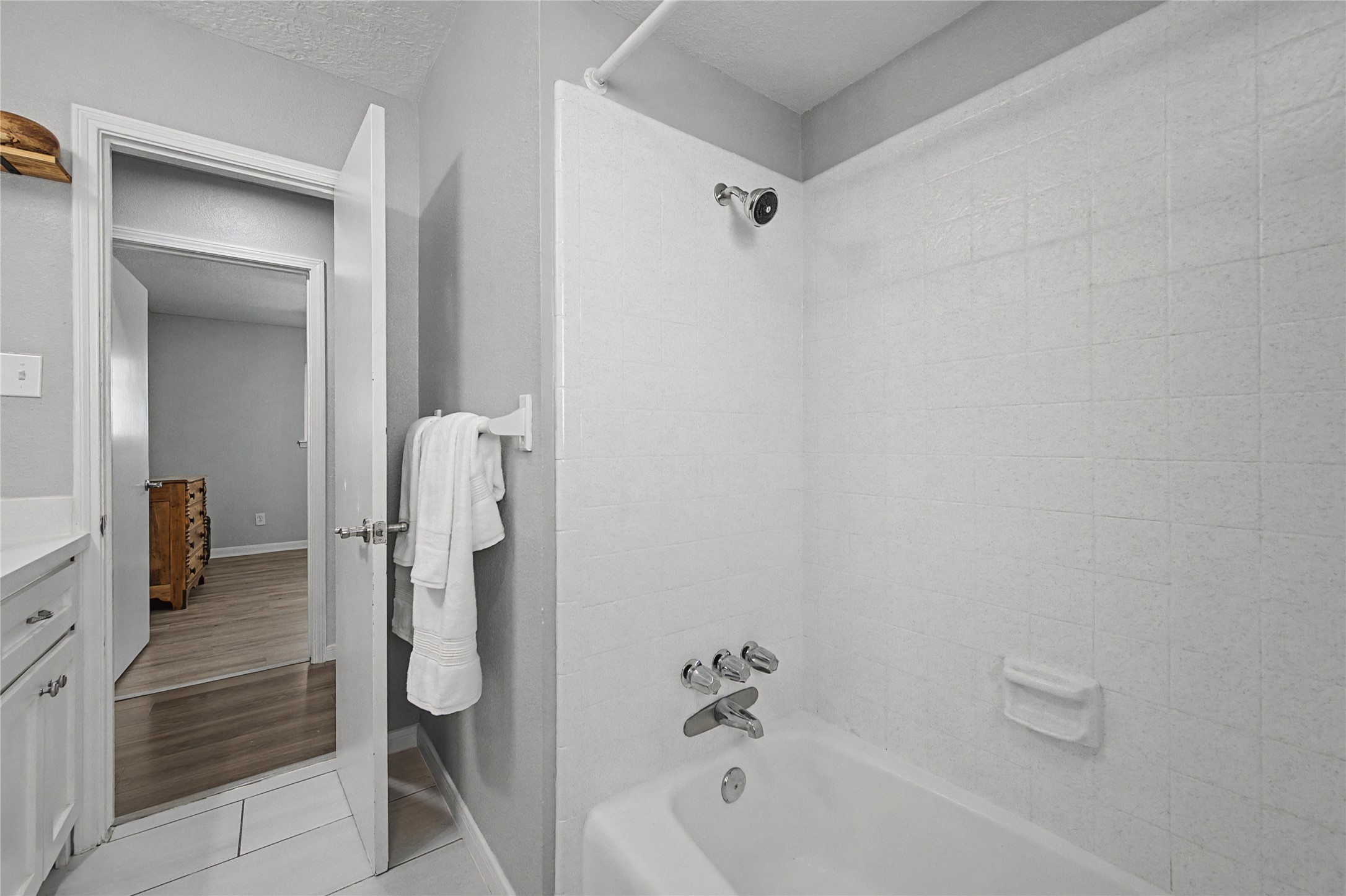 1719 Eastvale Drive Spring, TX 77386 - Photo 21 of 34 Full secondary bathroom includes dual sinks and a shower/tub combo.