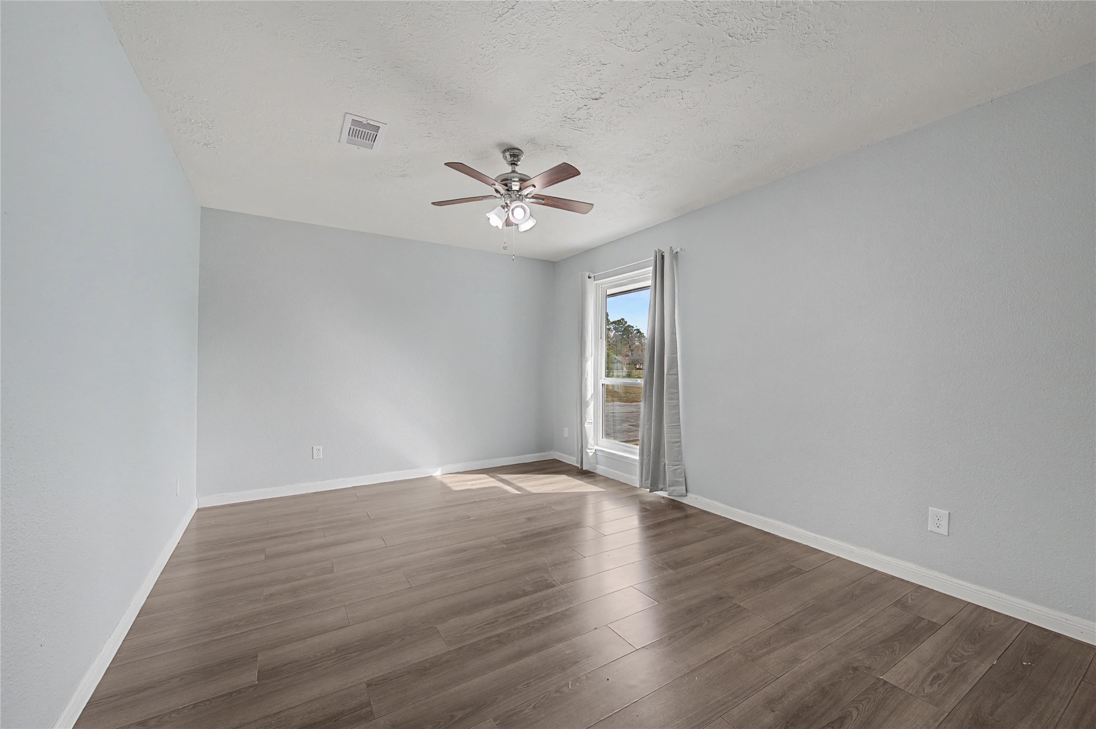 1719 Eastvale Drive Spring, TX 77386 - Photo 8 of 34 The formal dining room/flex space sits off the entry.