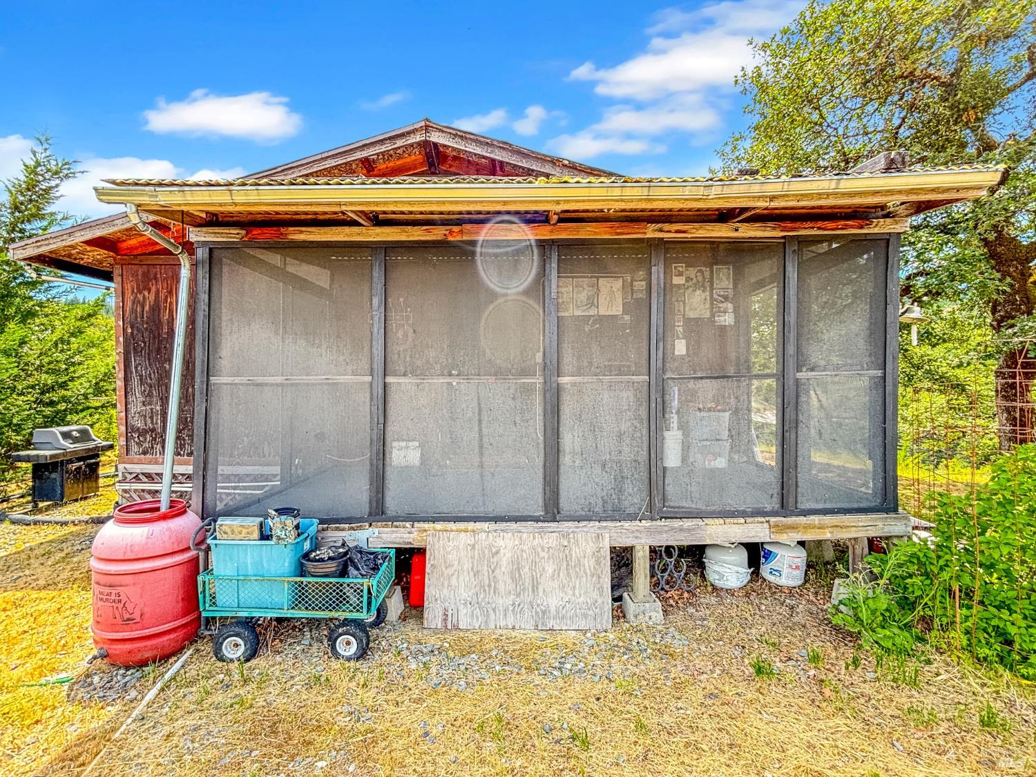 56801 Registered Guest Road Laytonville, CA 95454 - Photo 4 of 22 a backyard of a house