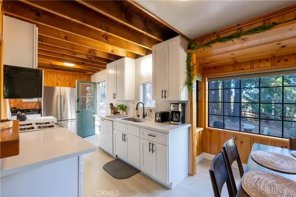 $379,000 | 610 Club House Drive, Twin Peaks, CA 92391