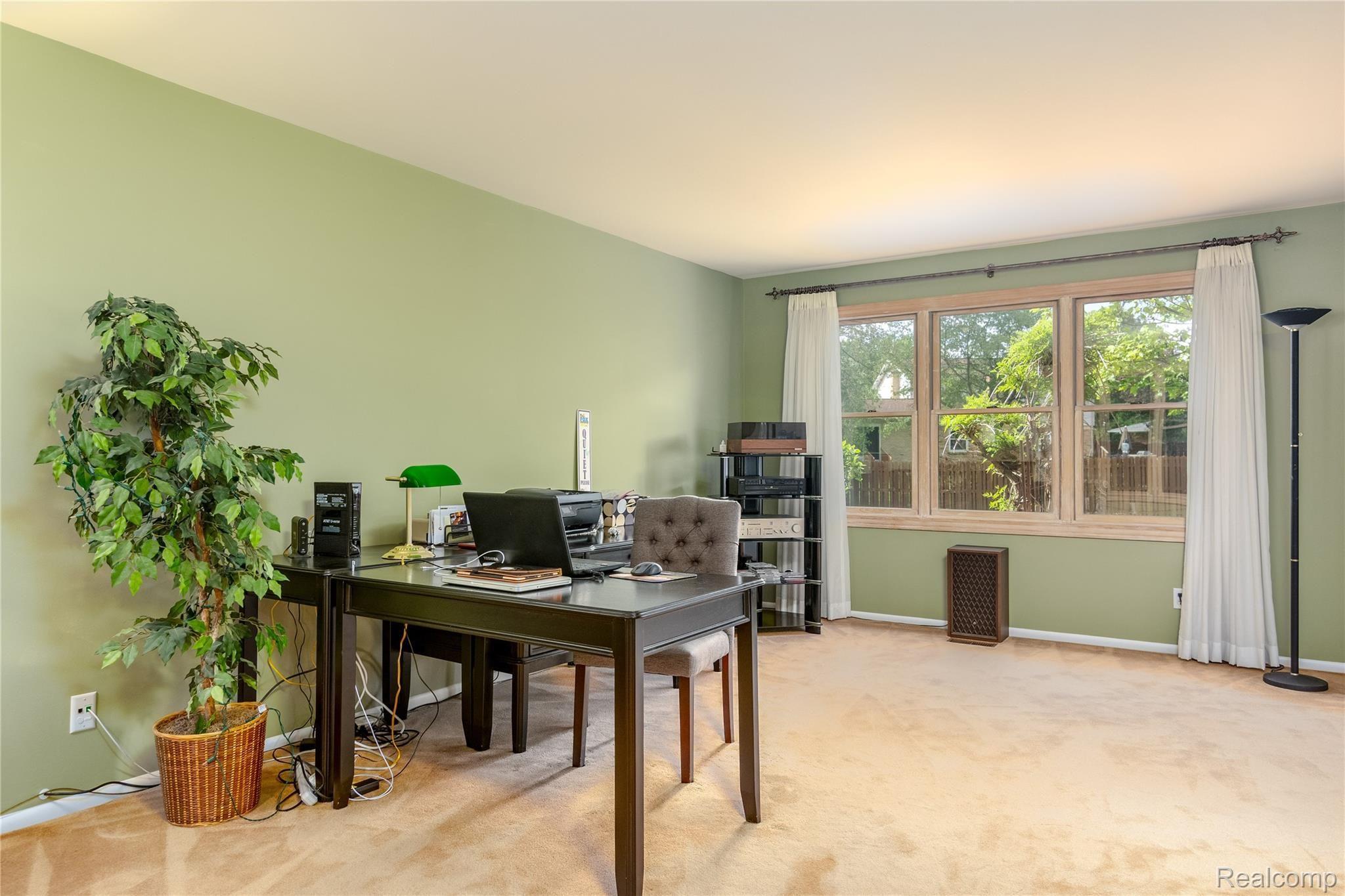 6273 Kings Pointe Road Grand Blanc, MI 48439 - Photo 14 of 39 LIVING ROOM.jpg