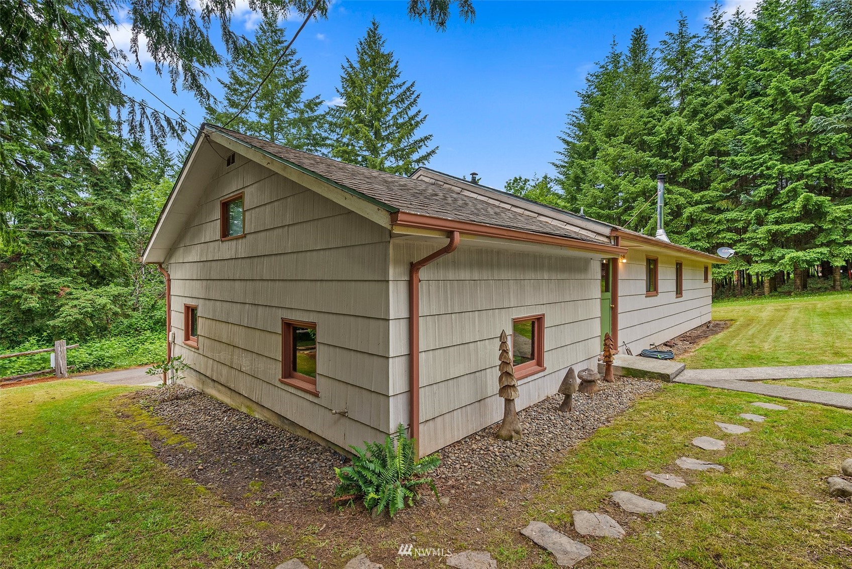 916 Southeast Korpi Way Winlock, WA 98596 - Photo 20 of 31 a view of a small house with a yard