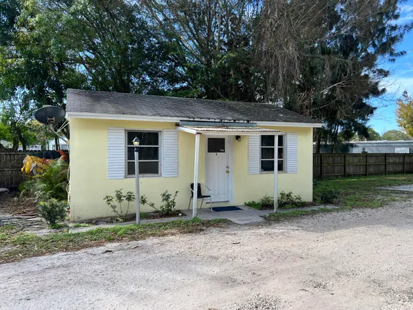 $1,200 | 3261 South US Highway 1, Unit 3, Fort Pierce, FL 34982