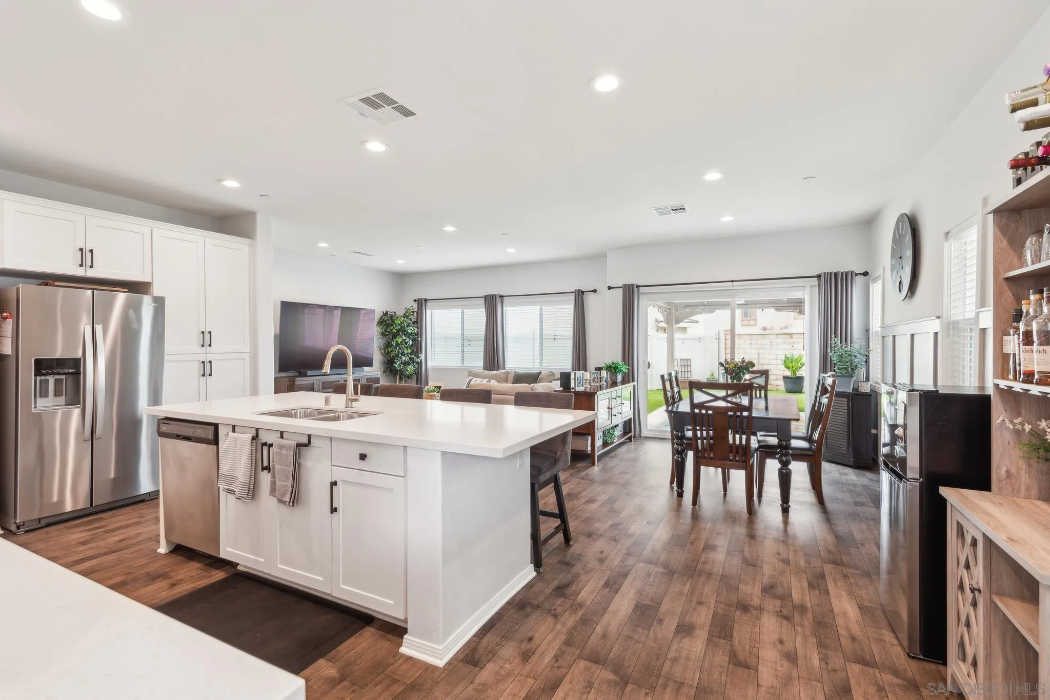 5522 Starlight Place Bonsall, CA 92003 - Photo 7 of 32 a kitchen with lots of counter top space and refrigerator
