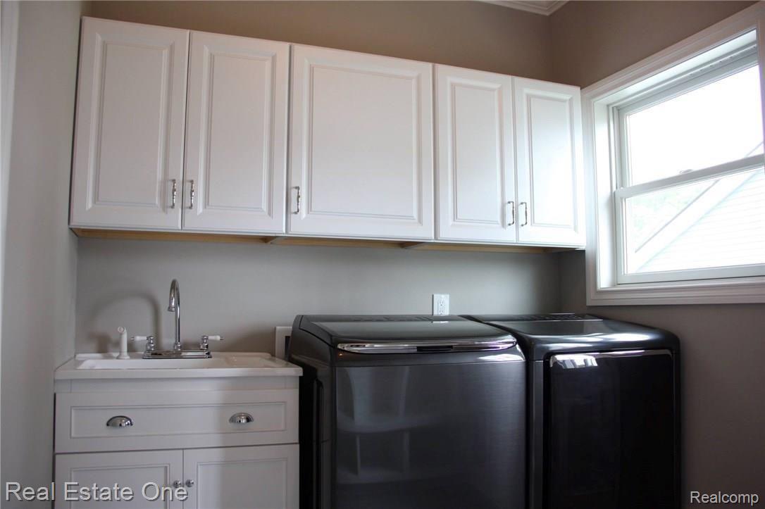 3286 Wakefield Road Berkley, MI 48072 - Photo 16 of 27 20280510_1582150608508428_7649009793128982715_o.jpg